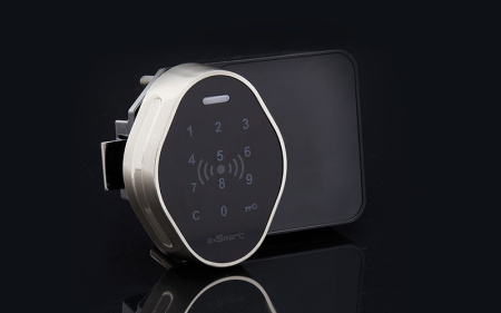 Электронный замок для раздевалок - беспроводной онлайн-замок с металлической сенсорной панелью Ultra Touch Screen PT600TWR