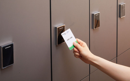 Электронный замок для раздевалок - беспроводной онлайн-замок с электронным дисплеем SL300EWR