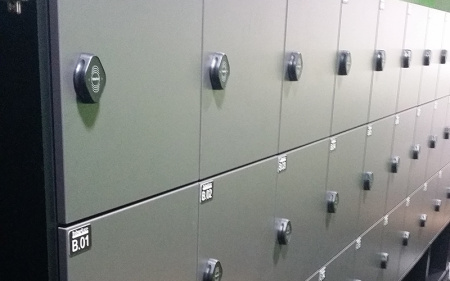 Электронный замок для раздевалок - беспроводной онлайн-замок с металлической сенсорной панелью Ultra Touch Screen PT600TWR