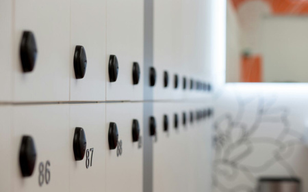 Электронный замок для раздевалок - беспроводной онлайн-замок с металлической сенсорной панелью Ultra Touch Screen PT600TWR